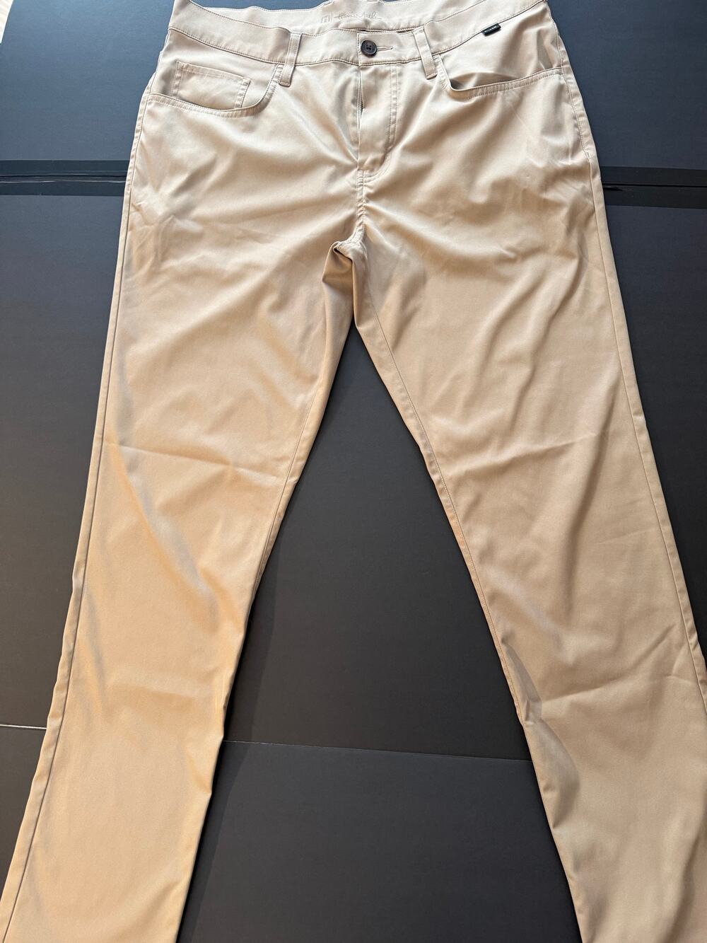 TravisMathew Open to Close Performance Chino Golf Pants Khaki Tan Size 34